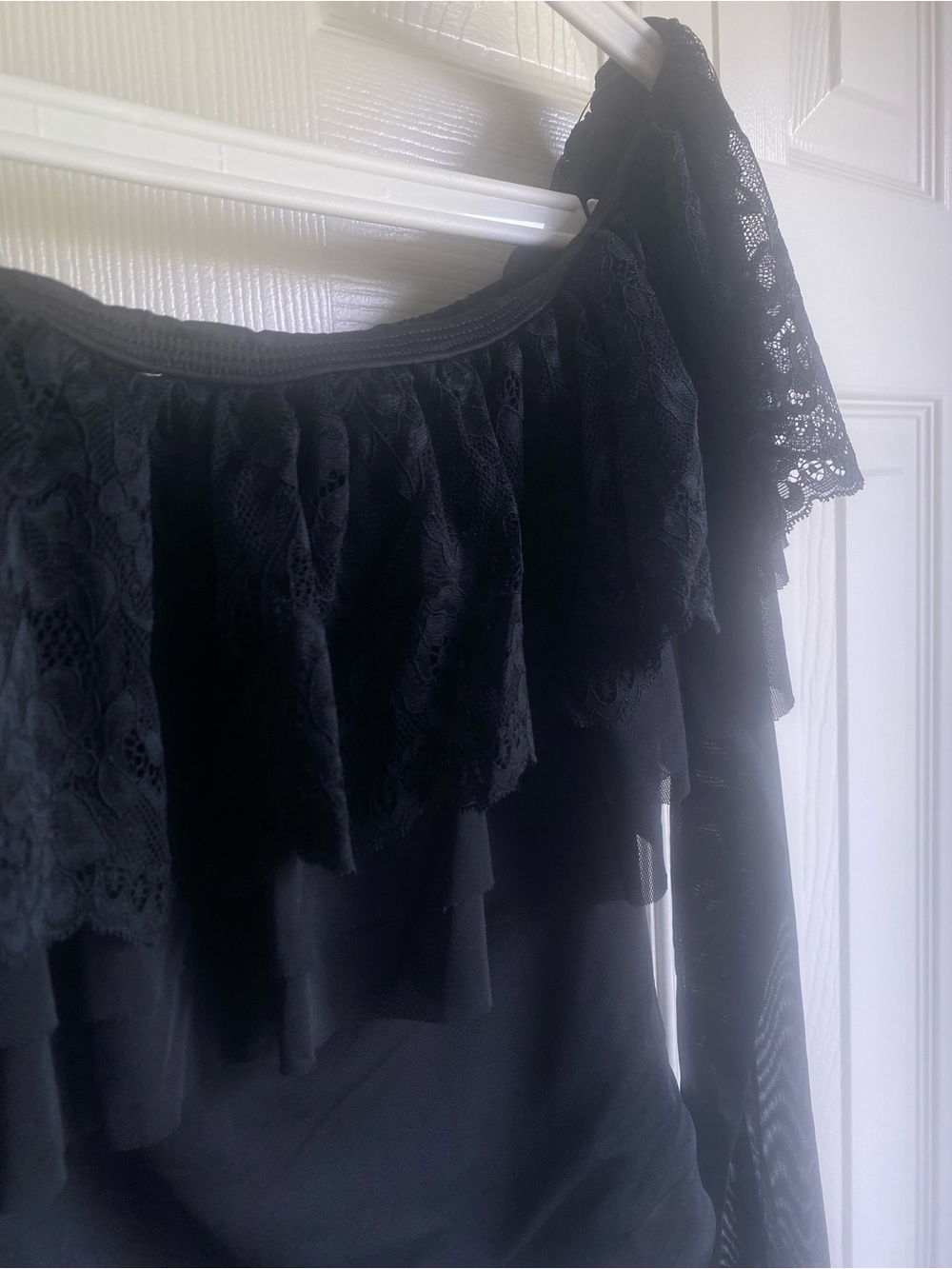 NEW AFRM Saylor long sleeve off the shoulder ruffle bodysuit in black Size L - Picture 6 of 12